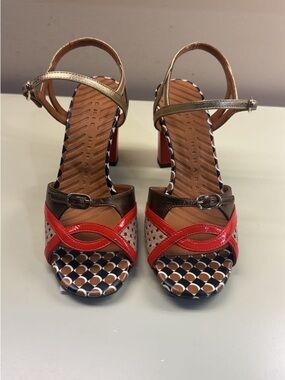 Chie Mihara Red Bronze Geometric Pattern Block Heel Sandals